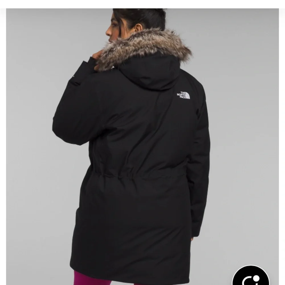 The North Face Women's Black Parka 600 with Fur Hood. - Picture 2 of 5